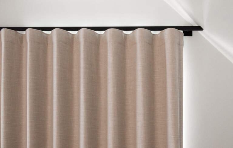 rail zwart schuin afgewerkt