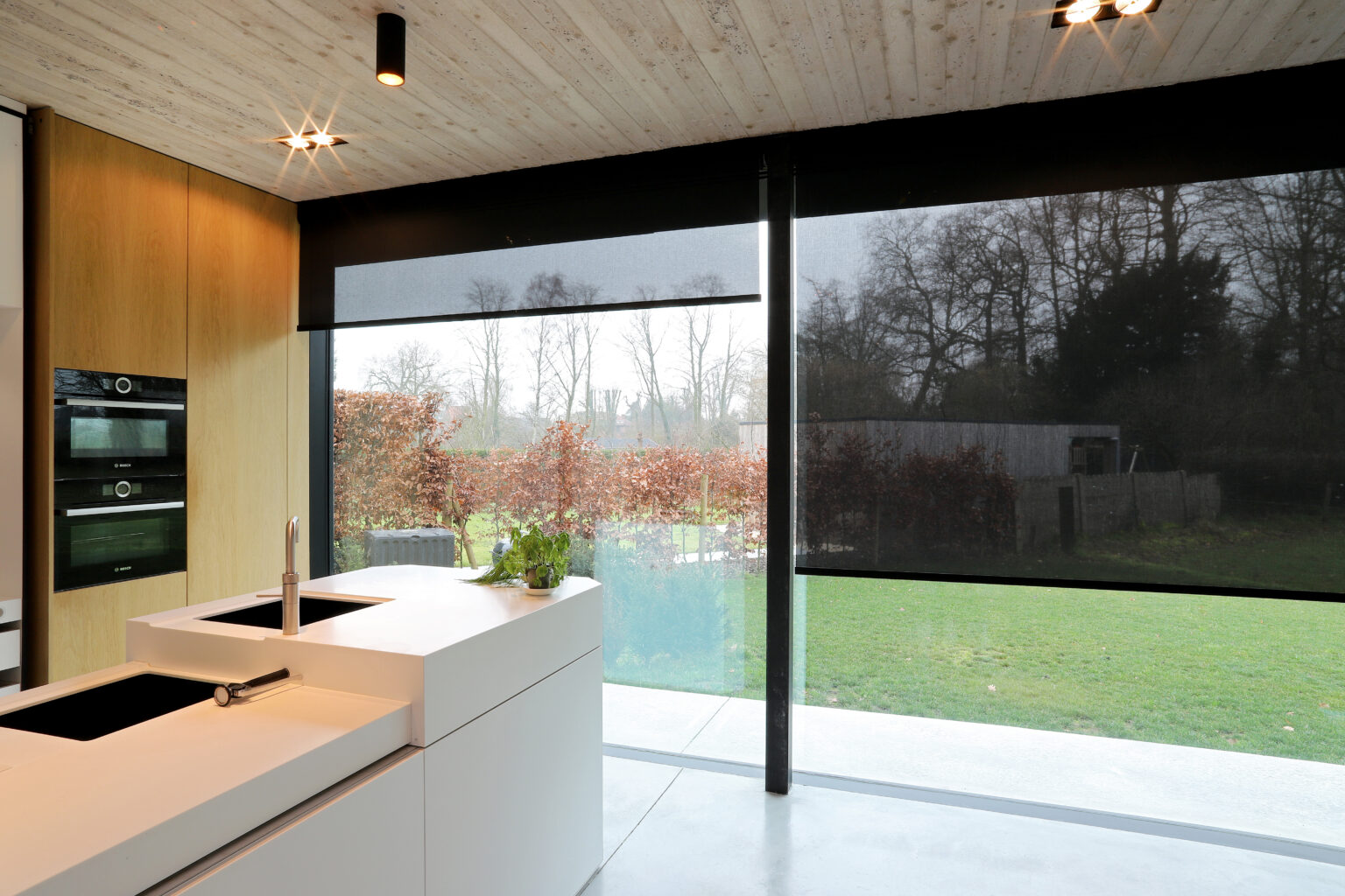 rolgordijn zwart transparant keuken