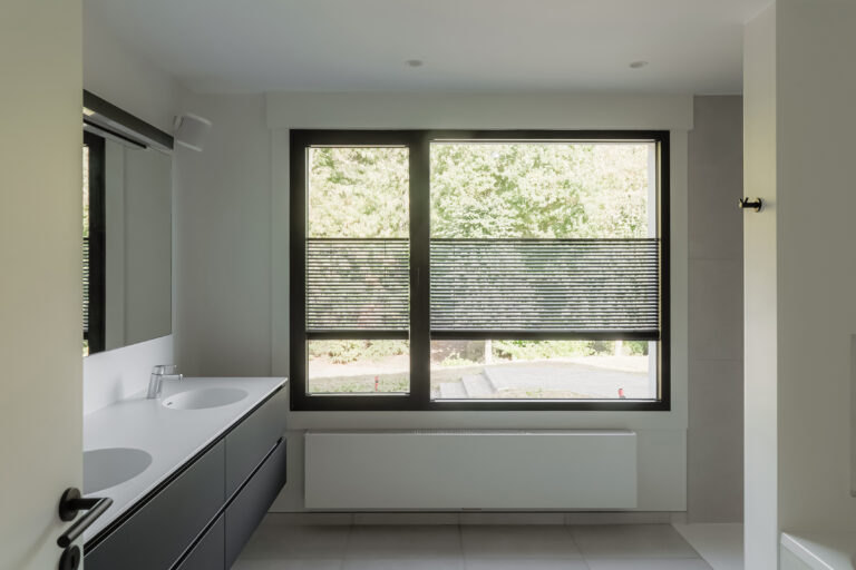 twinline zwart alu lamellen halfopen